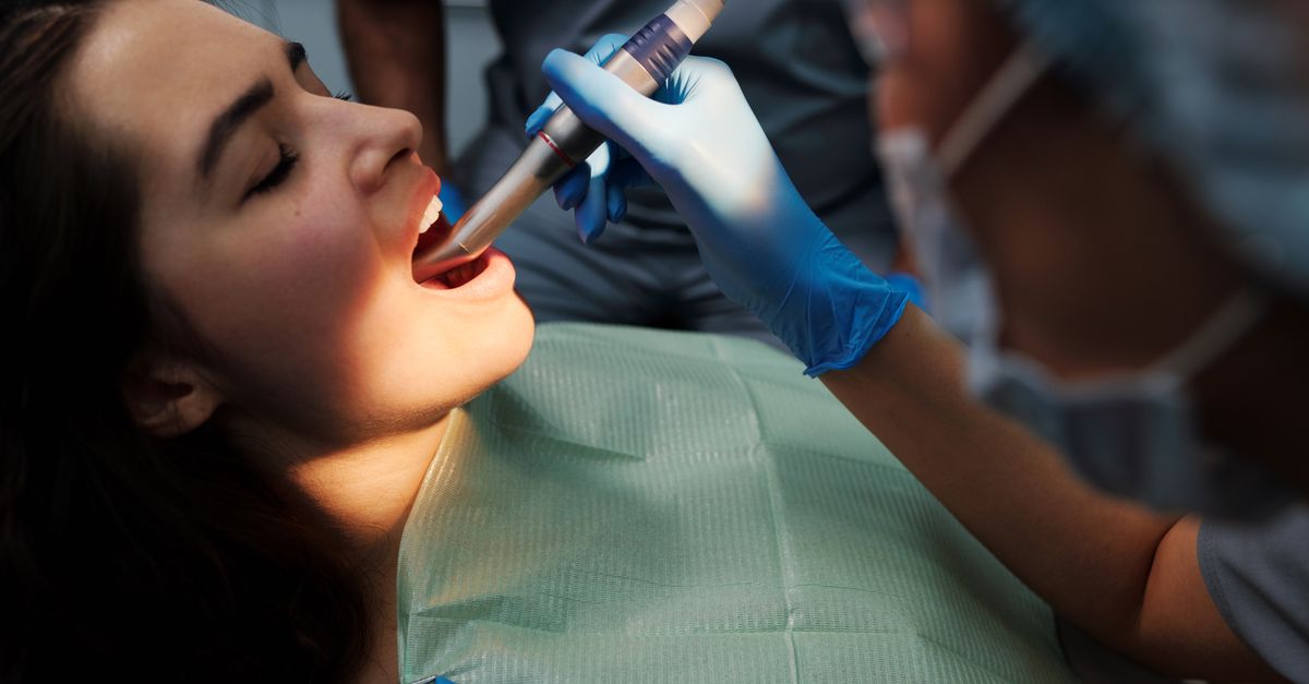 Florür Nedir? Diş Sağlığı İçin Gerçekten Gerekli mi?
